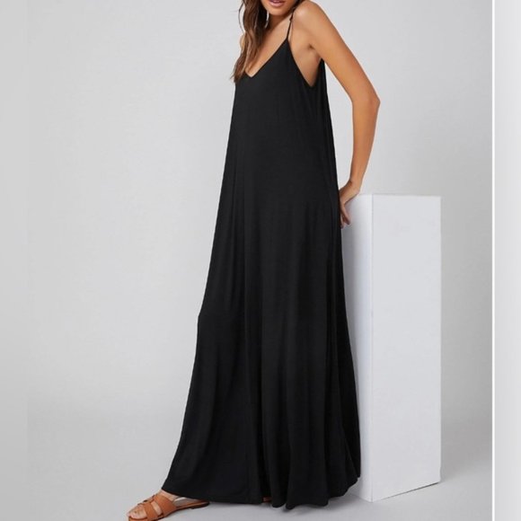Black Cami Dress With Pockets - Picture 4 of 6